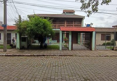 Casa com 250m², 4 dormitórios, 1 suíte, 3 vagas no bairro Sarandi em Porto Alegre