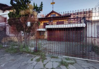 Casa com 250m², 3 dormitórios, 1 suíte, 2 vagas no bairro Sarandi em Porto Alegre