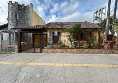 Casa com 145m², 3 dormitórios, 1 suíte, 4 vagas no bairro Sarandi em Porto Alegre