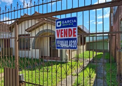 Casa com 69m², 2 dormitórios, 4 vagas no bairro Sarandi em Porto Alegre