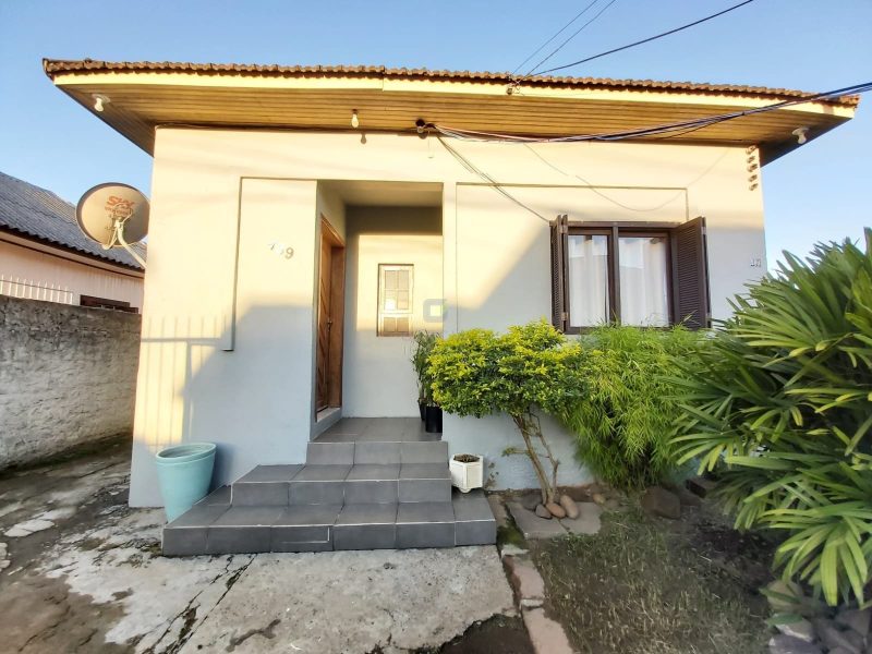 Casa com 154m², 2 dormitórios, 1 suíte, 3 vagas no bairro Sarandi em Porto Alegre