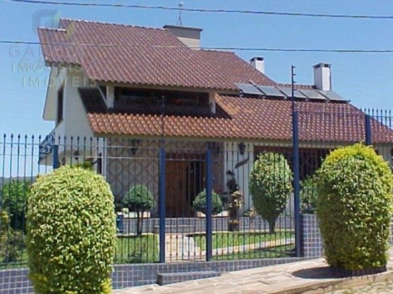 Casa com 450m², 4 dormitórios, 1 suíte, 6 vagas no bairro Santa Fé em Porto Alegre
