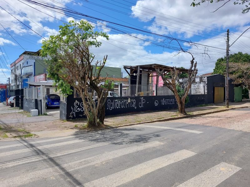 Terreno com 300m² no bairro Sarandi em Porto Alegre