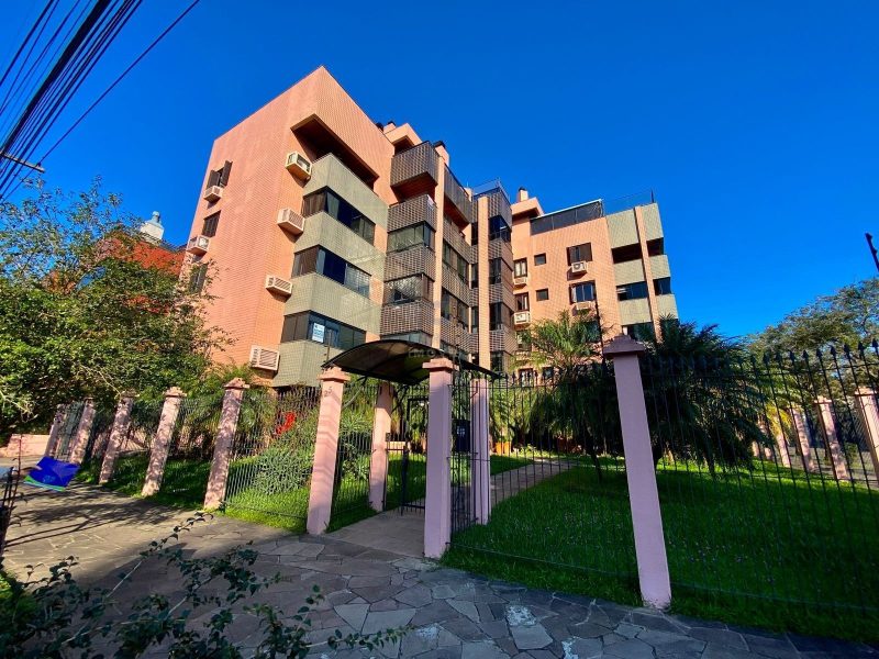 Cobertura com 301m², 4 dormitórios, 1 suíte, 3 vagas no bairro Jardim Lindóia em Porto Alegre