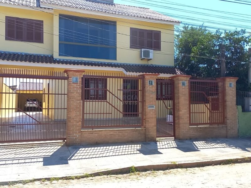 Casa com 220m², 3 dormitórios, 2 suítes, 3 vagas no bairro Sarandi em Porto Alegre