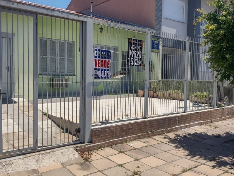Casa com 180m², 3 dormitórios, 2 vagas no bairro Sarandi em Porto Alegre