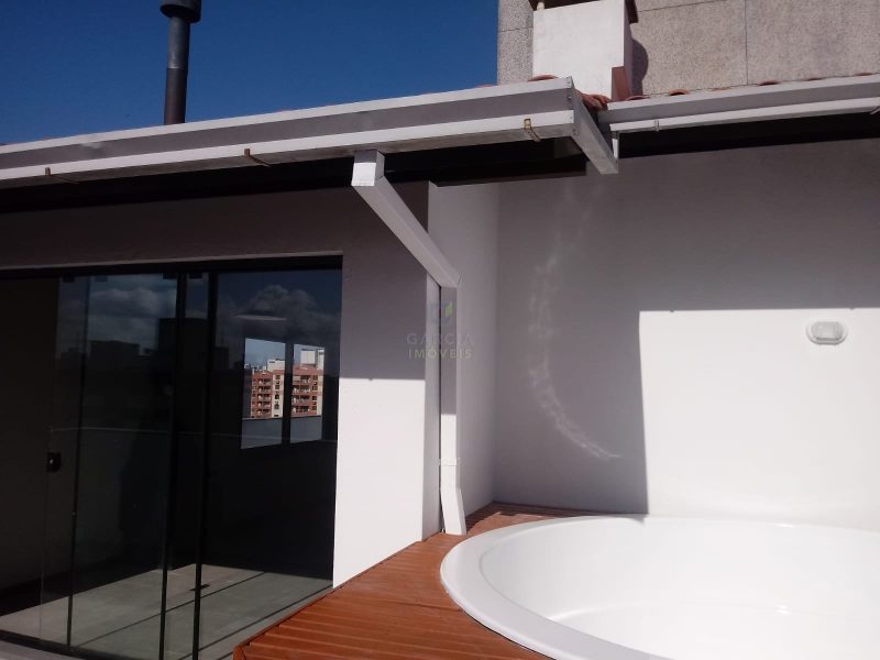 Cobertura com 225m², 3 dormitórios, 1 suíte, 2 vagas no bairro Cristo Redentor em Porto Alegre