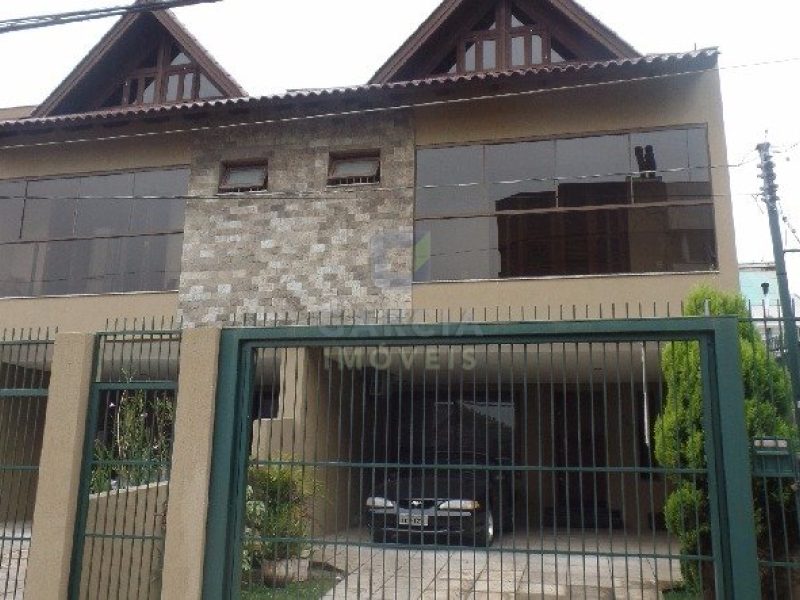 Casa com 230m², 3 dormitórios, 1 suíte, 2 vagas no bairro Jardim Barão do Cahy em Porto Alegre