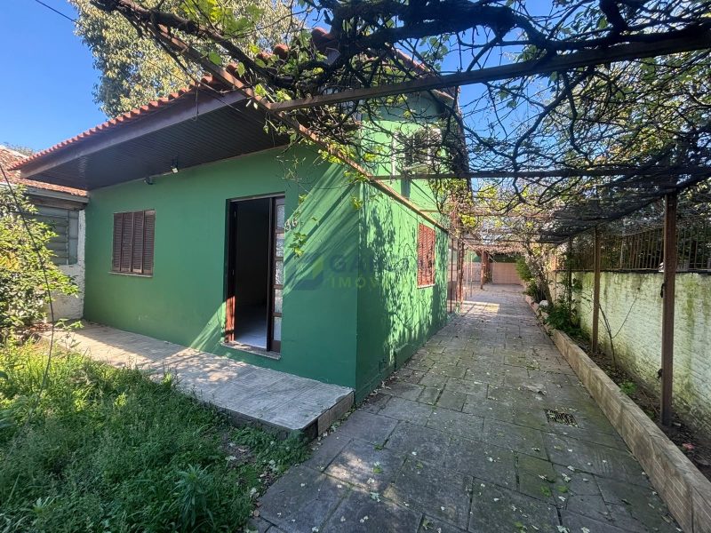 Casa com 150m², 2 dormitórios, 2 suítes, 5 vagas no bairro Sarandi em Porto Alegre