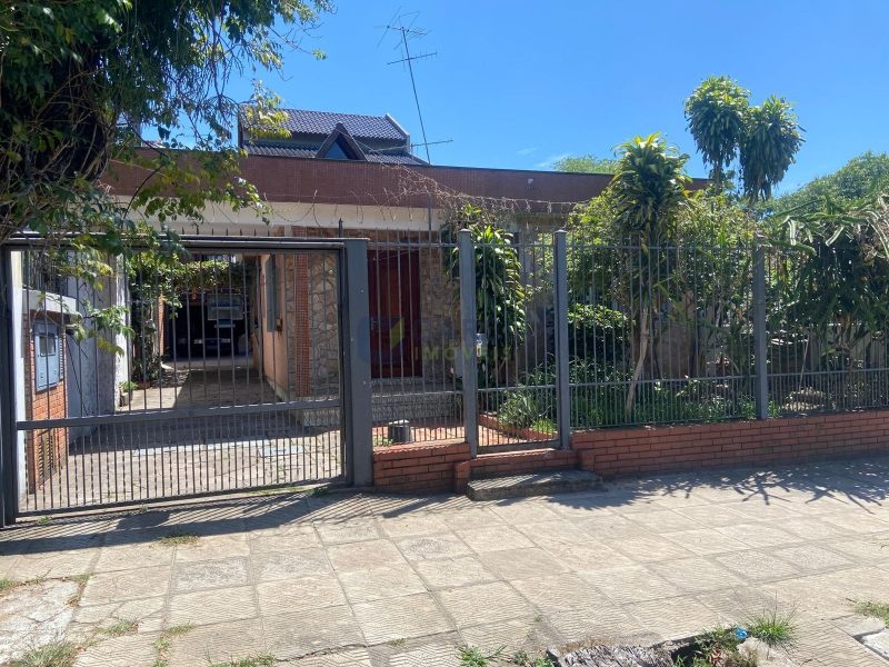 Casa com 70m², 3 dormitórios, 2 vagas no bairro Jardim Sabará em Porto Alegre