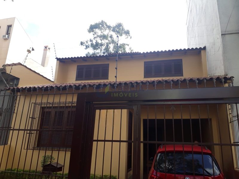Casa com 201m², 3 dormitórios, 1 suíte, 3 vagas no bairro Auxiliadora em Porto Alegre