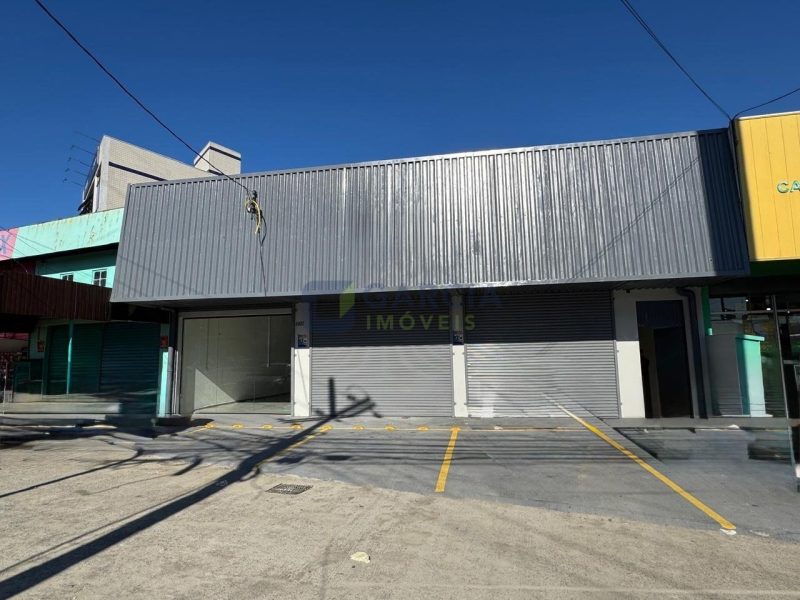 Loja com 403m², 5 vagas no bairro São Sebastião em Porto Alegre