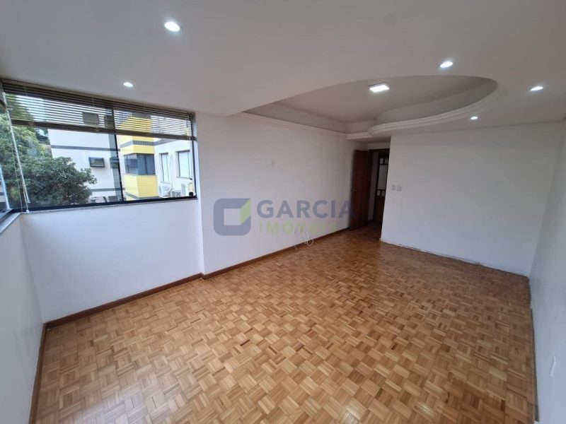 Apartamento com 107m², 2 dormitórios, 1 suíte, 2 vagas no bairro Cristo Redentor em Porto Alegre
