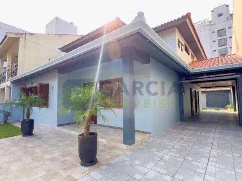 Casa com 300m², 4 dormitórios no bairro Jardim Itu em Porto Alegre