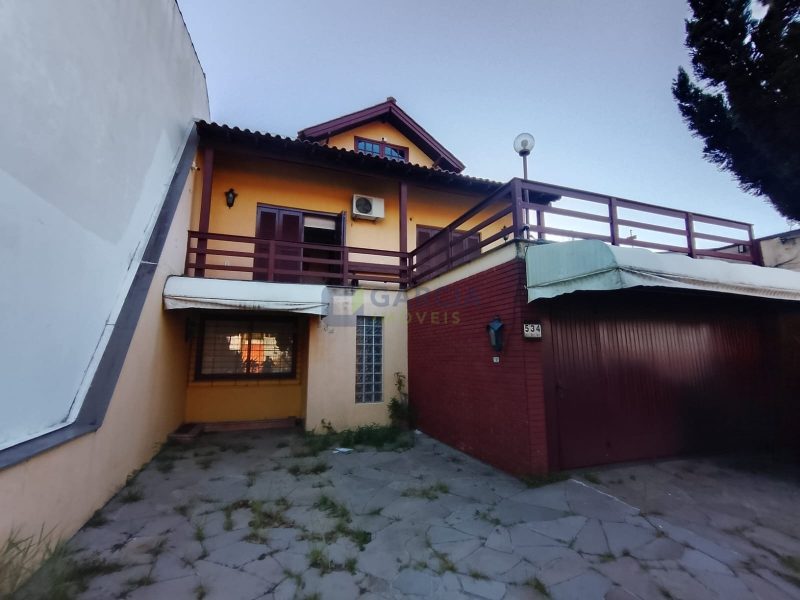 Casa com 250m², 3 dormitórios, 1 suíte, 2 vagas no bairro Sarandi em Porto Alegre