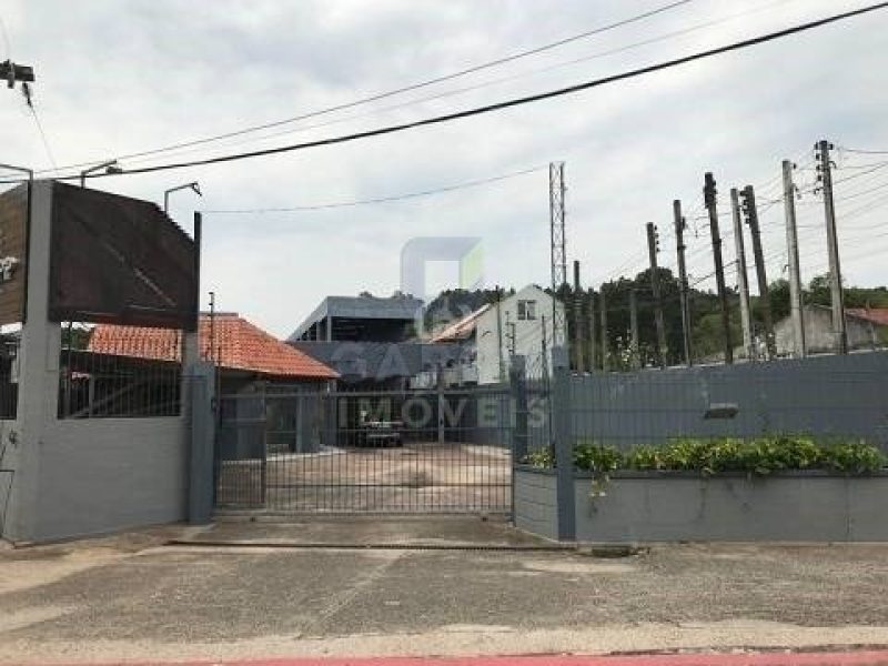 Depósito com 1.300m² no bairro Santo Antônio em Porto Alegre