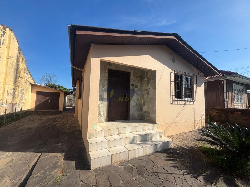 Casa com 124m², 2 dormitórios, 1 vaga no bairro Sarandi em Porto Alegre