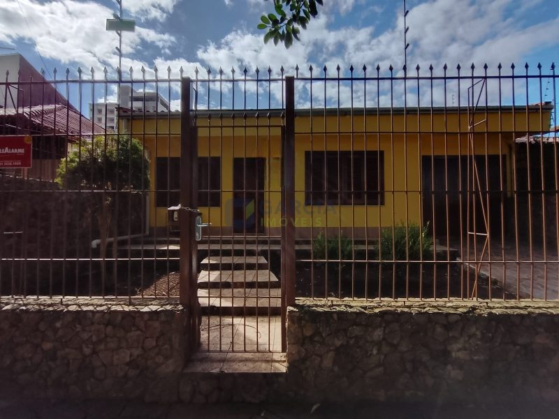 Casa com 111m², 3 dormitórios, 1 suíte, 5 vagas no bairro Jardim São Pedro em Porto Alegre