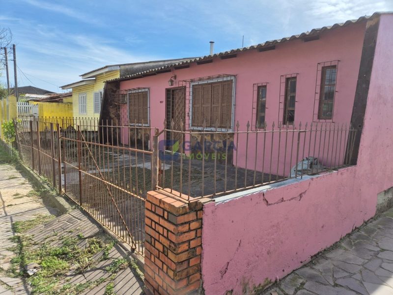 Casa com 250m², 2 dormitórios, 2 vagas no bairro Sarandi em Porto Alegre