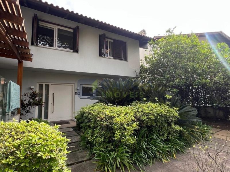 Casa com 450m², 2 dormitórios, 2 suítes, 4 vagas no bairro Boa Vista em Porto Alegre