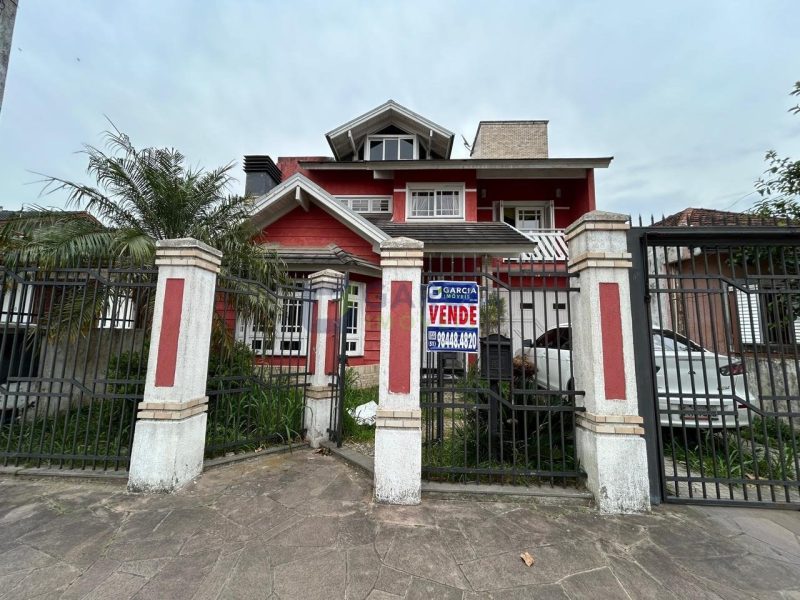 Casa com 300m², 5 dormitórios, 2 suítes, 4 vagas no bairro Sarandi em Porto Alegre