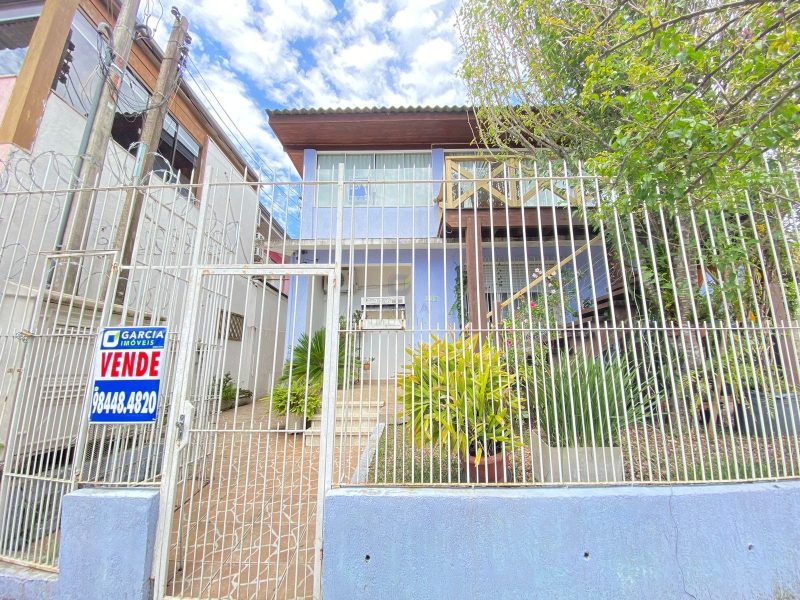 Casa com 188m², 4 dormitórios, 2 vagas no bairro Sarandi em Porto Alegre