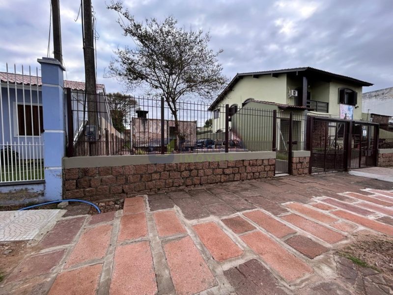 Terreno com 330m² no bairro Sarandi em Porto Alegre