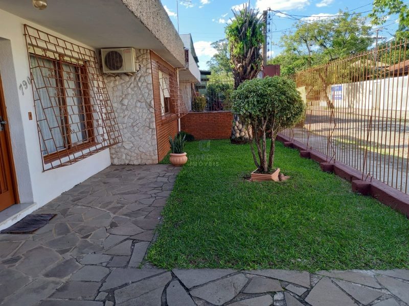 Casa com 207m², 3 dormitórios, 1 suíte, 2 vagas no bairro Sarandi em Porto Alegre