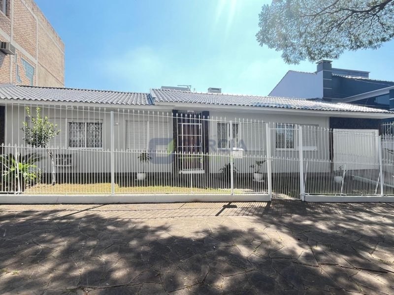 Casa com 220m², 6 dormitórios, 1 suíte, 8 vagas no bairro Sarandi em Porto Alegre