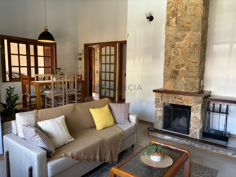 Casa com 125m², 3 dormitórios, 1 suíte, 3 vagas no bairro Sarandi em Porto Alegre