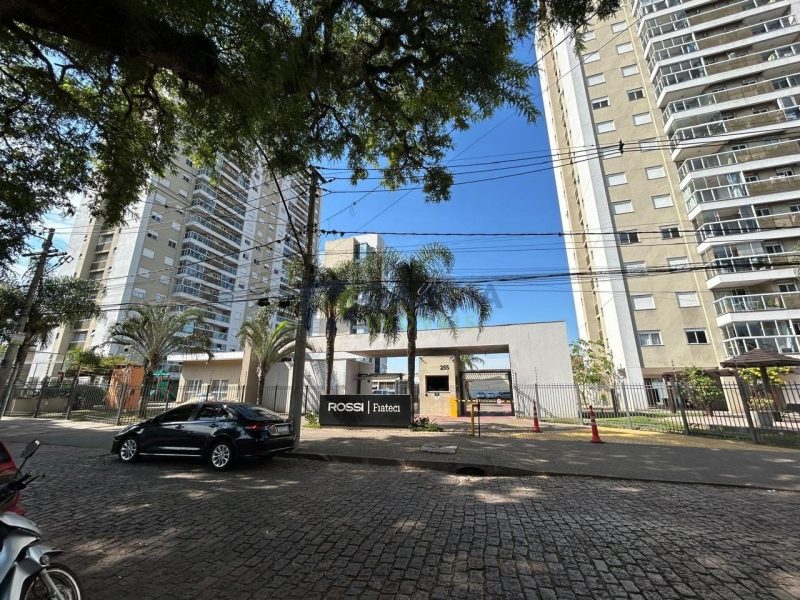 Apartamento com 82m², 3 dormitórios, 1 suíte, 1 vaga no bairro São Geraldo em Porto Alegre