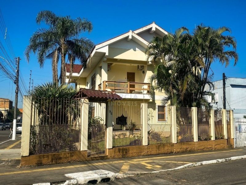 Casa com 274m², 3 dormitórios, 1 suíte, 1 vaga no bairro Parque Florido em Gravataí