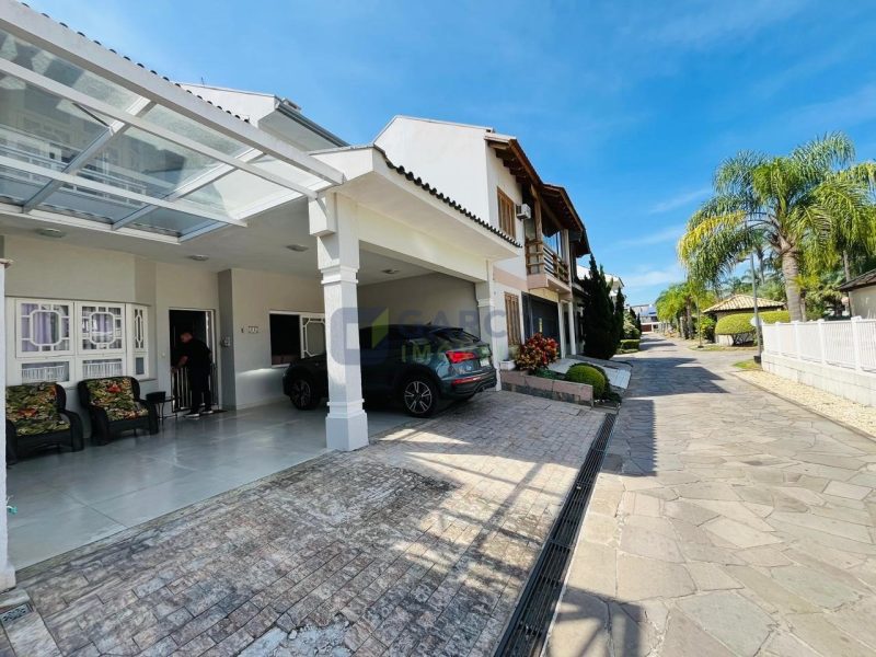 Casa em Condomínio com 208m², 3 dormitórios, 1 suíte, 2 vagas no bairro Ecoville em Porto Alegre