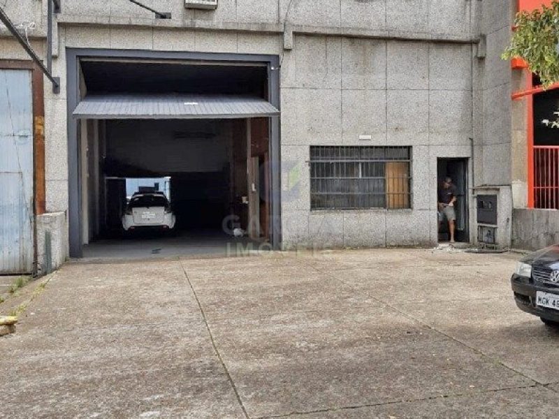 Depósito com 600m² no bairro Sarandi em Porto Alegre