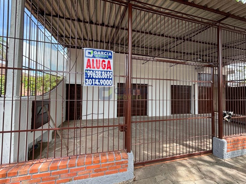 Casa com 310m², 6 dormitórios, 1 suíte, 4 vagas no bairro Jardim Floresta em Porto Alegre