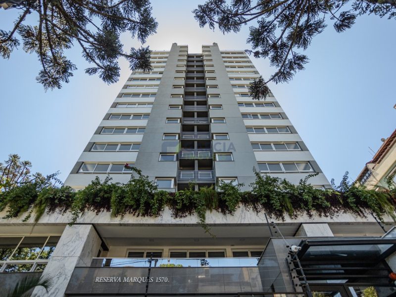 Apartamento com 250m², 3 dormitórios, 3 suítes, 2 vagas no bairro Auxiliadora em Porto Alegre