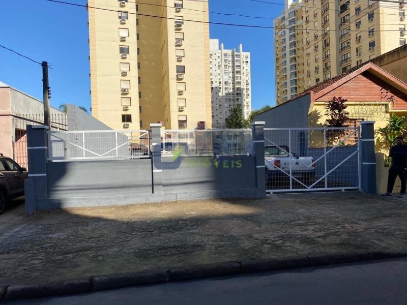 Terreno com 327m² no bairro Passo da Areia em Porto Alegre