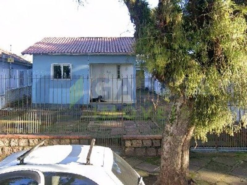 Casa com 99m², 2 dormitórios, 4 vagas no bairro Parque Minuano em Porto Alegre