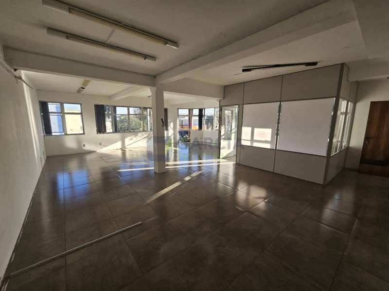 Sala Comercial com 80m² no bairro Navegantes em Porto Alegre
