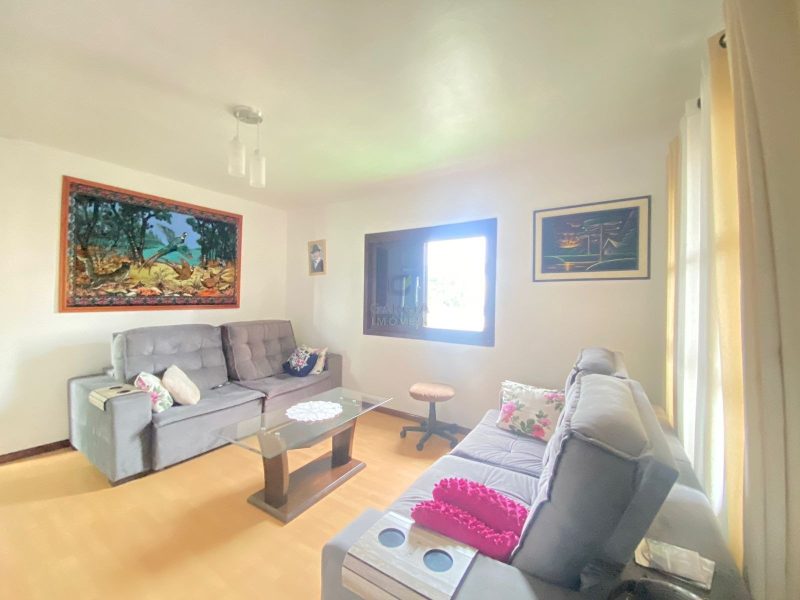 Casa com 214m², 3 dormitórios, 1 suíte, 2 vagas no bairro Sarandi em Porto Alegre