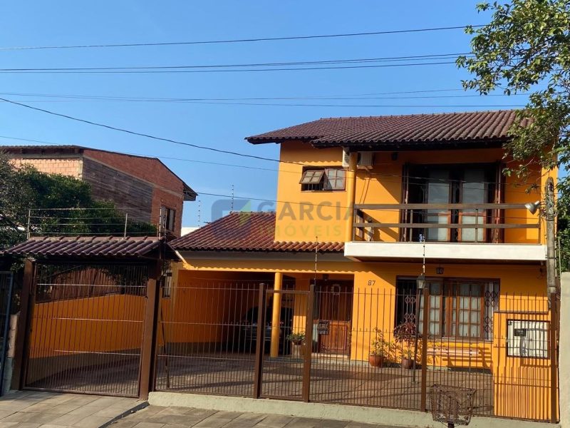 Casa com 202m², 3 dormitórios, 1 suíte, 2 vagas no bairro Rubem Berta em Porto Alegre