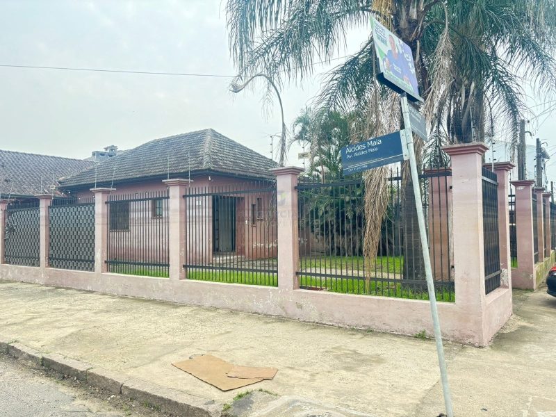 Casa com 130m², 1 dormitório no bairro Sarandi em Porto Alegre
