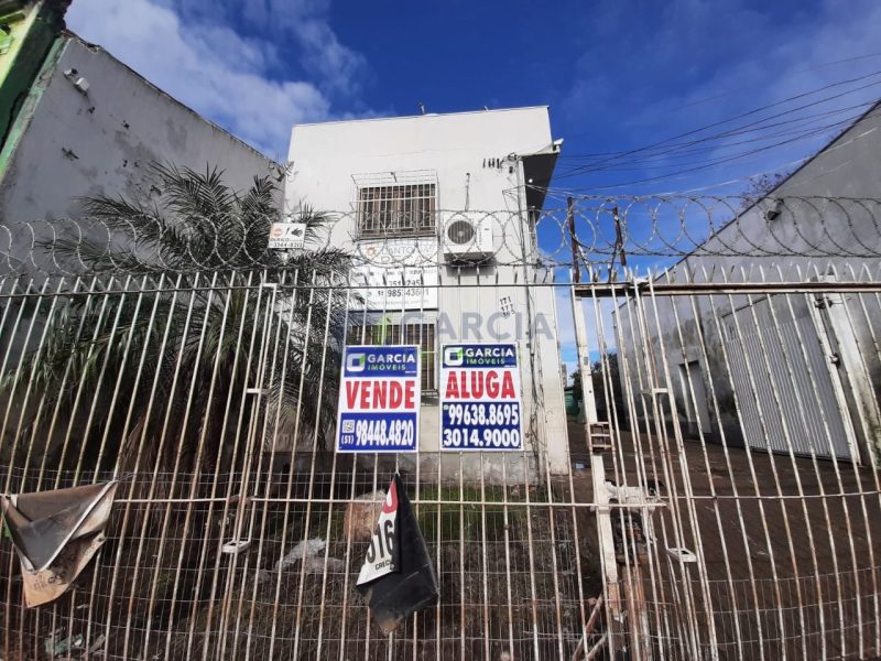 Casa com 108m², 2 dormitórios no bairro Floresta em Porto Alegre