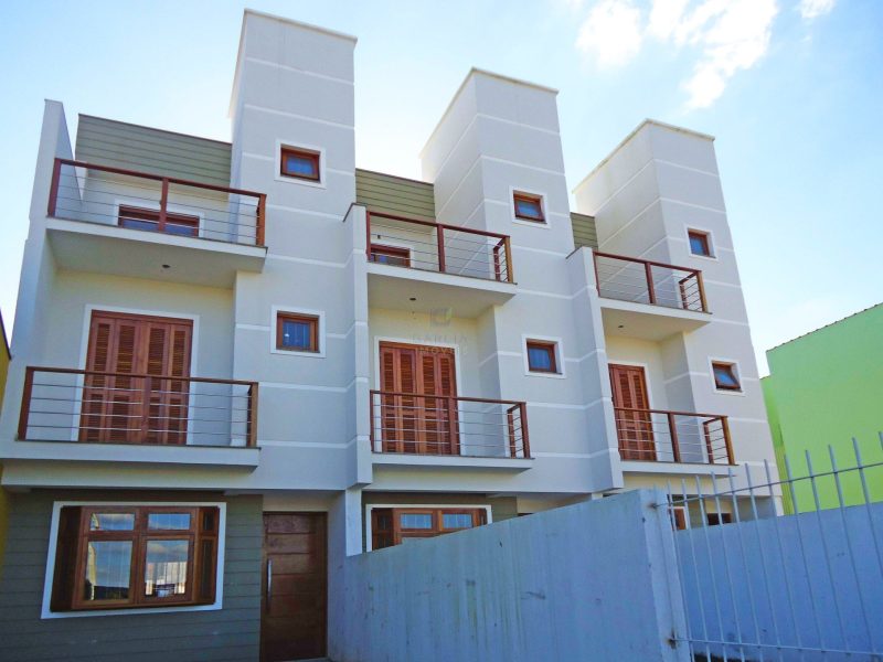 Casa com 152m², 3 dormitórios, 1 suíte, 2 vagas no bairro Parque Santa Fé em Porto Alegre