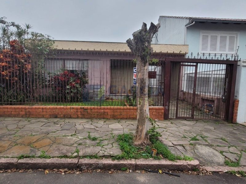 Casa com 250m², 3 dormitórios, 2 vagas no bairro Sarandi em Porto Alegre