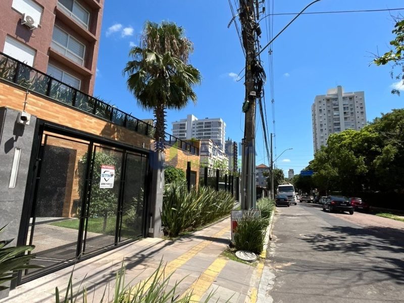 Apartamento com 83m², 3 dormitórios, 1 suíte, 1 vaga no bairro Passo da Areia em Porto Alegre