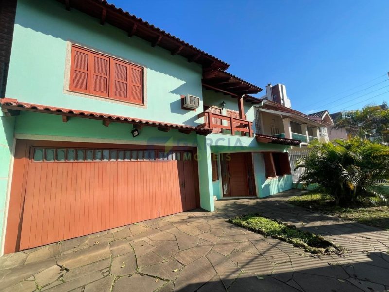 Casa com 362m², 5 dormitórios, 1 suíte, 5 vagas no bairro Jardim Itu em Porto Alegre