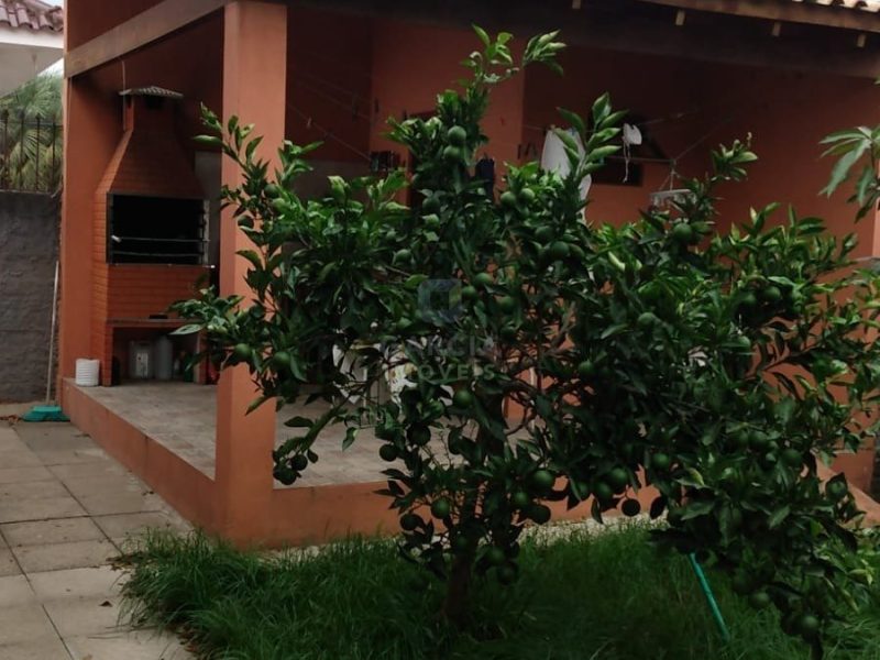 Casa com 150m², 3 dormitórios, 4 vagas no bairro Sarandi em Porto Alegre