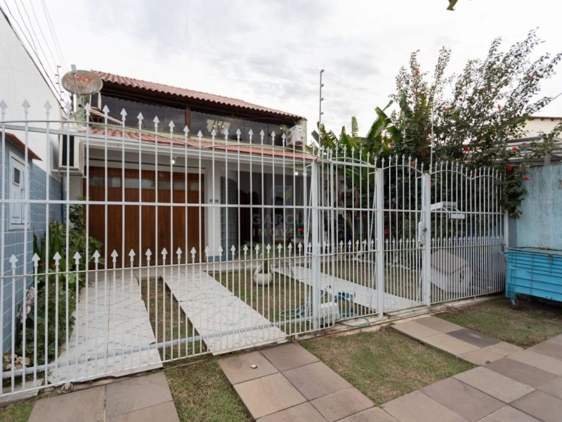 Casa com 190m², 3 dormitórios, 1 suíte, 2 vagas no bairro Rubem Berta em Porto Alegre