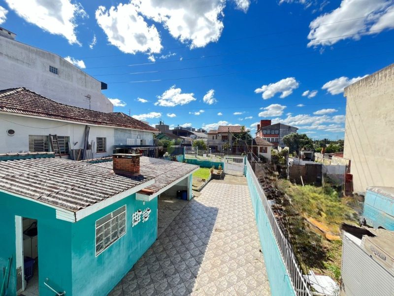 Casa com 154m², 3 dormitórios, 2 vagas no bairro Jardim Itu em Porto Alegre